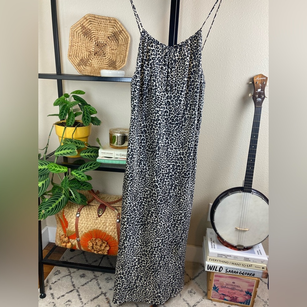 VINTAGE SECRET TREASURES size M. Polyester mid length black/white cheetah slip.